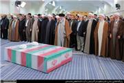 اقامه نماز رهبر انقلاب بر پیکر دو قاضی شهید